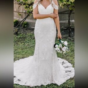 Stunning, New Casablanca Wedding Gown